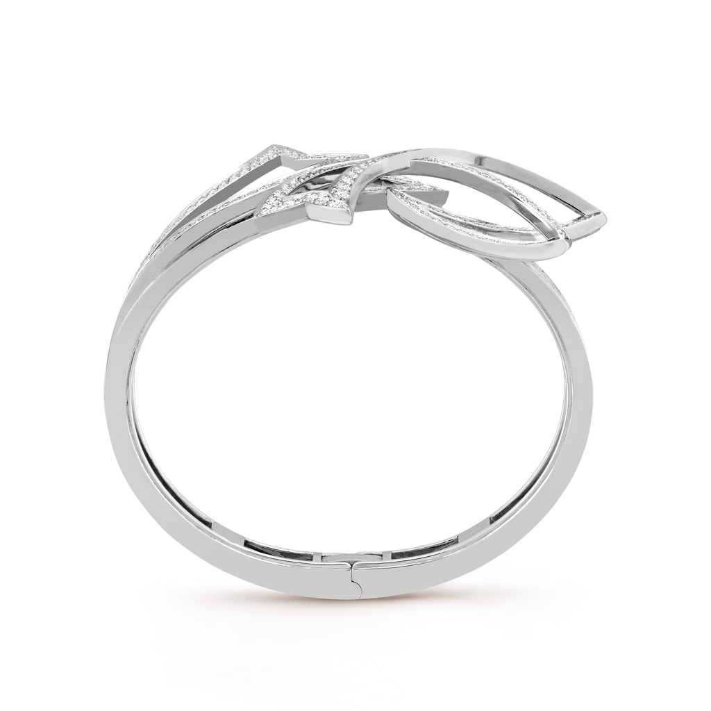 Van Cleef & Arpels Contes d’Hiver white gold between-the-finger ring