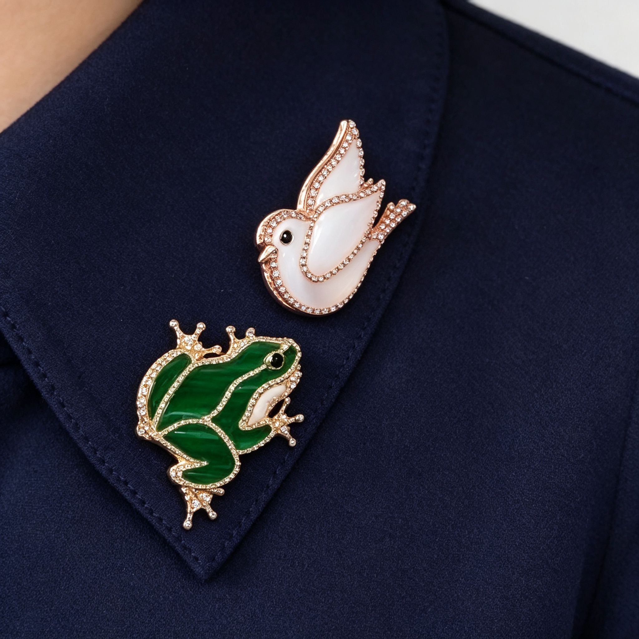 This is a Van Cleef & Arpels Perlée collection bird brooch.