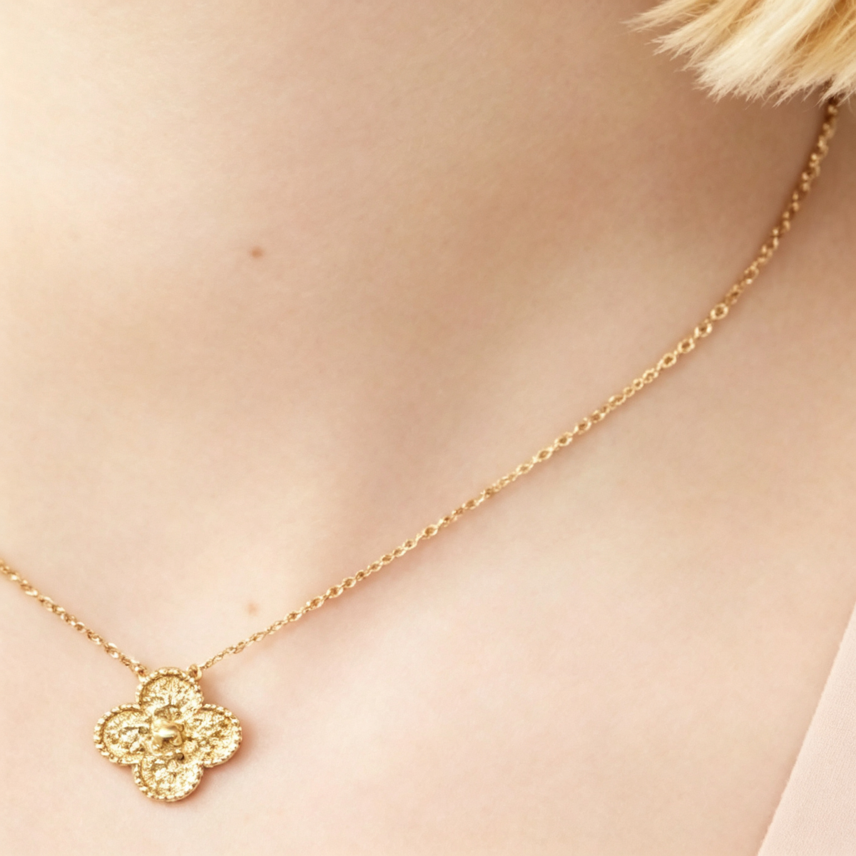 Van Cleef & Arpels Vintage Alhambra Guilloché single-motif pendant