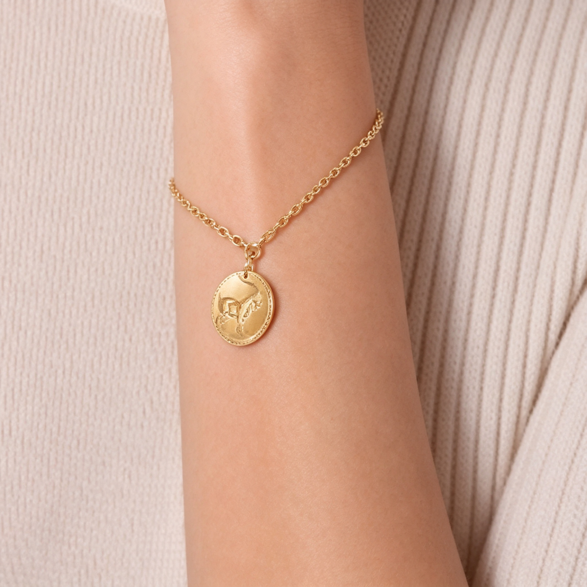 Van Cleef & Arpels Zodiaque Collection Capricorni Yellow Gold Bracelet