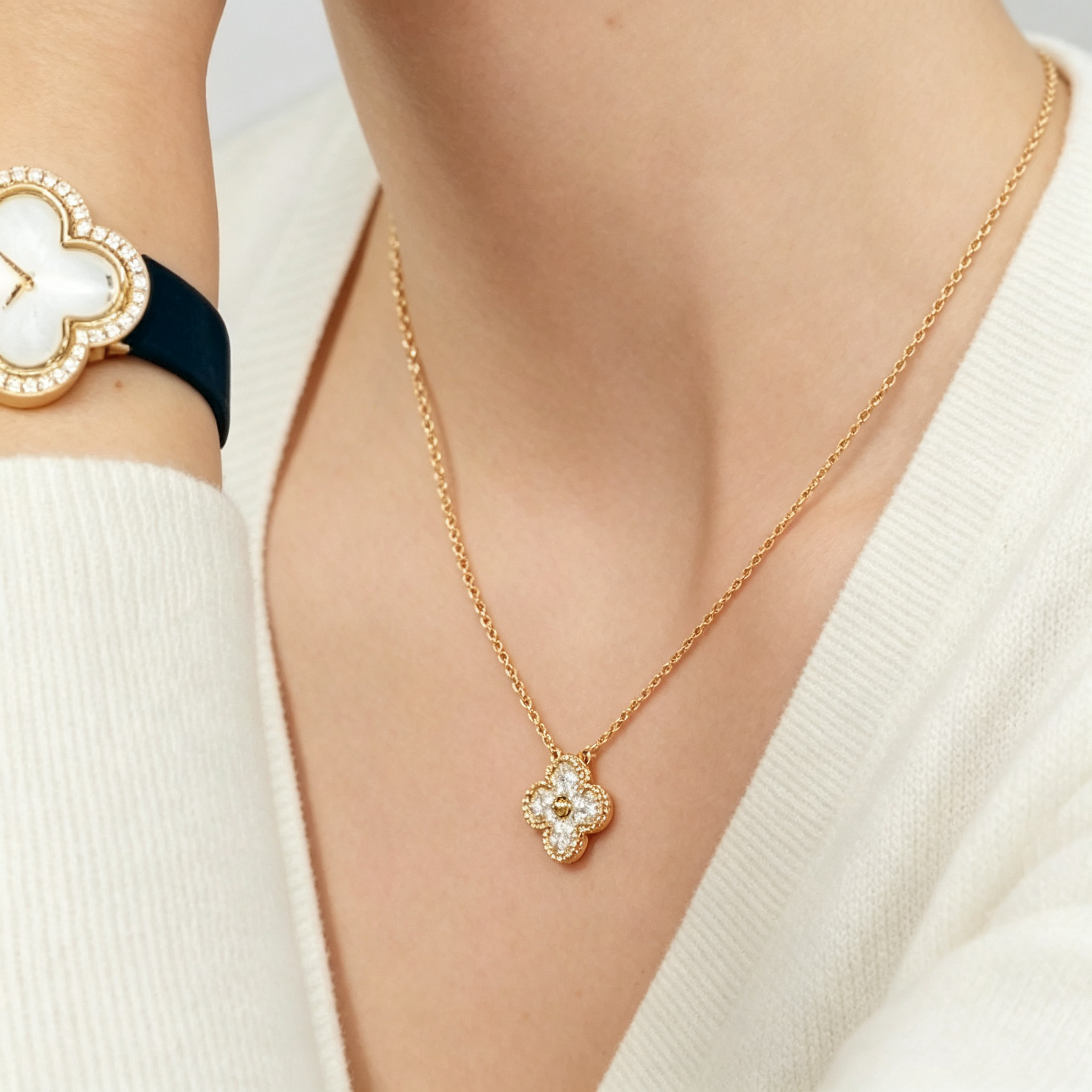 Van Cleef & Arpels Vintage Alhambra medium-sized clover necklace