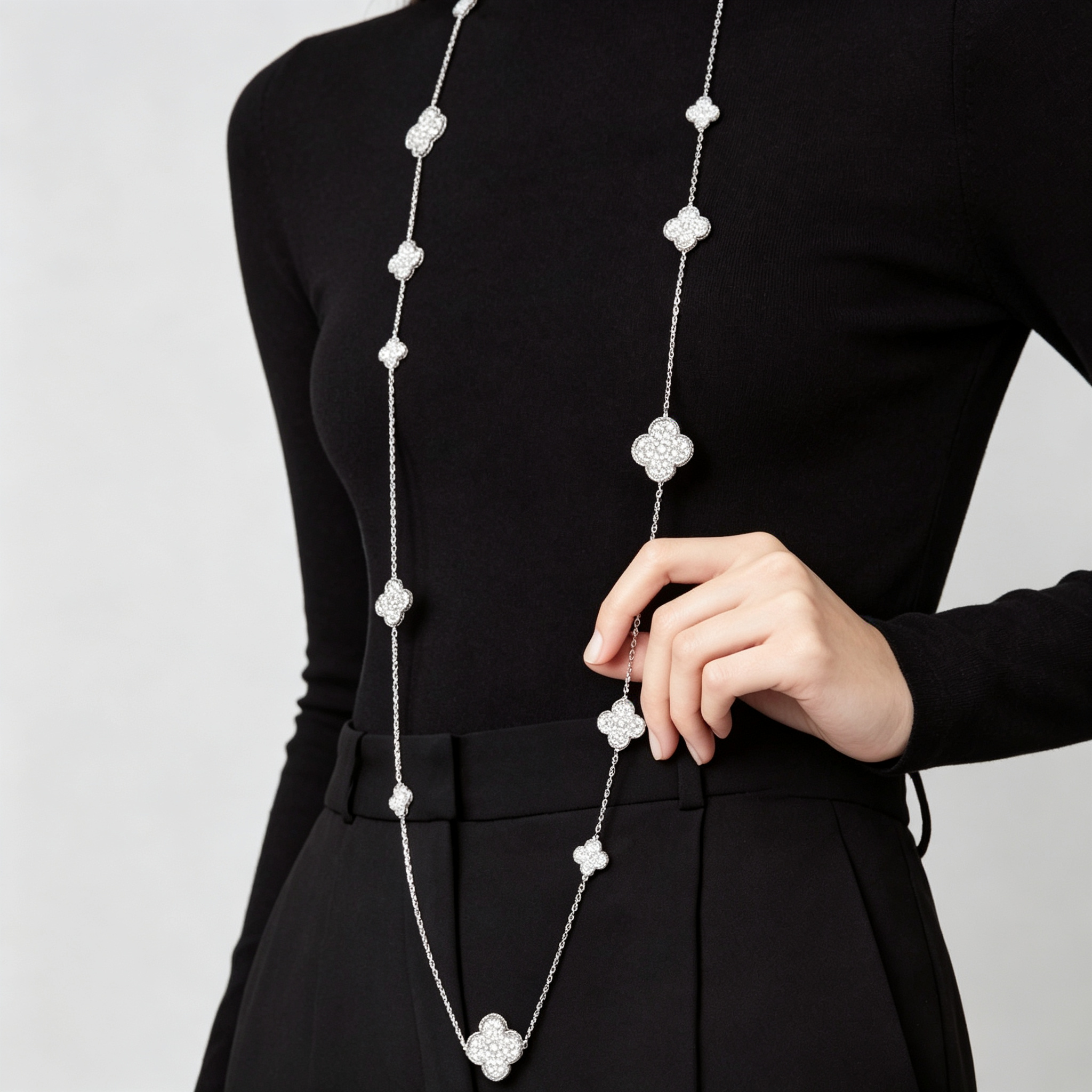 Van Cleef & Arpels Magic Alhambra long necklace, 16 motifs