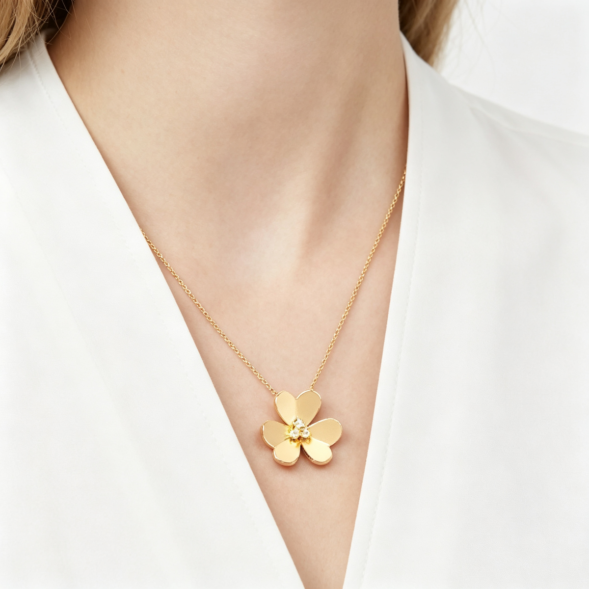 Van Cleef & Arpels Frivole mini clover single-diamond necklace